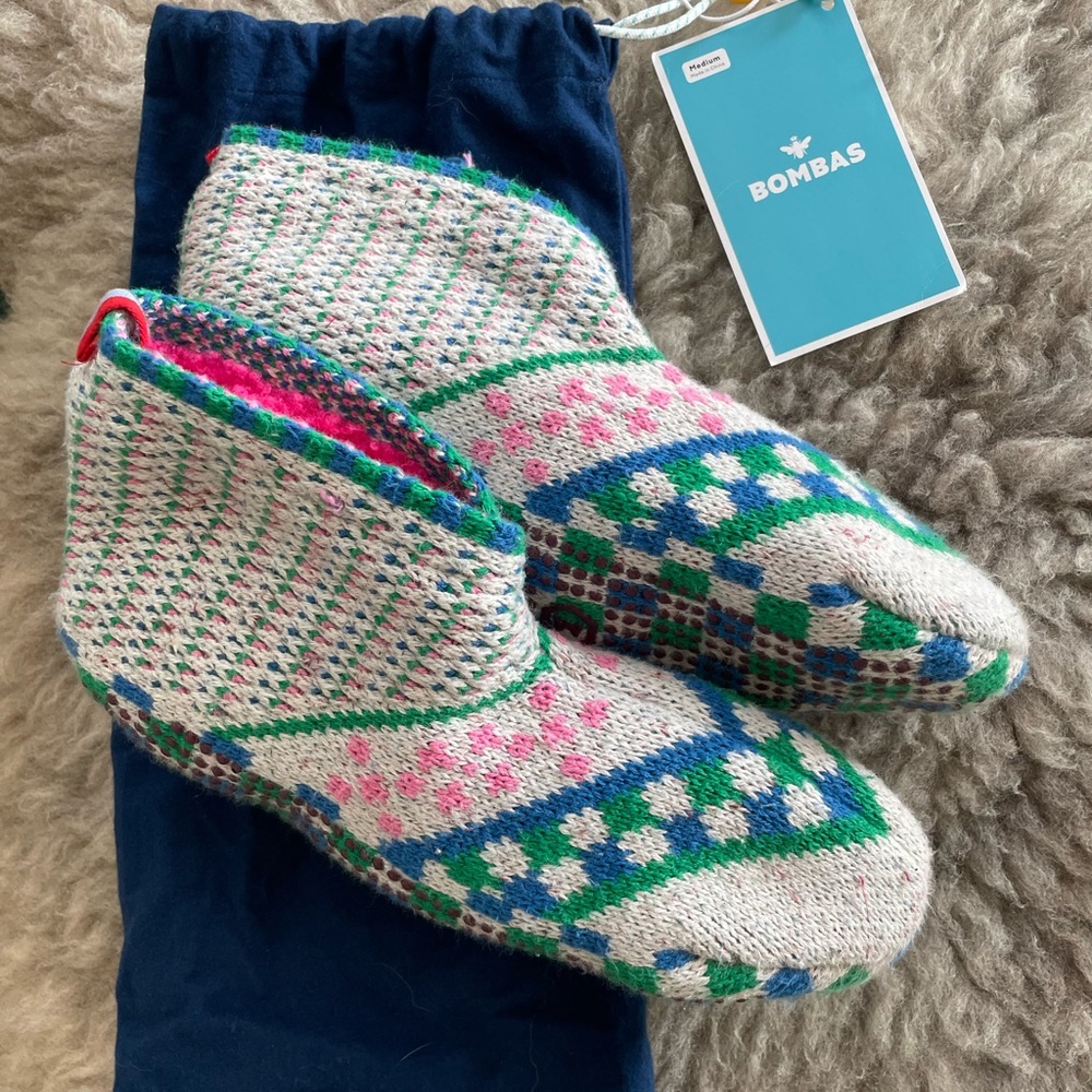 Bombas Womens Sherpa Lined Gripper Slippers medium